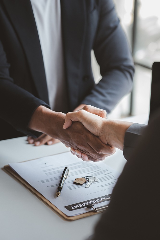 DuFault Law attorneys providing legal advice on real estate transactions and property closings in Naples, Florida.