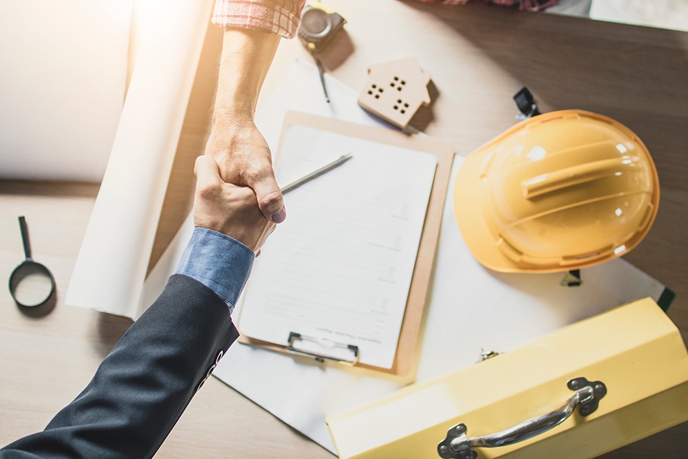 Construction law expert providing legal advice to Florida contractors and developers on a building project.